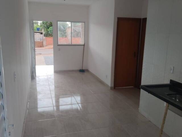 Casa para Venda em Várzea Grande - 4