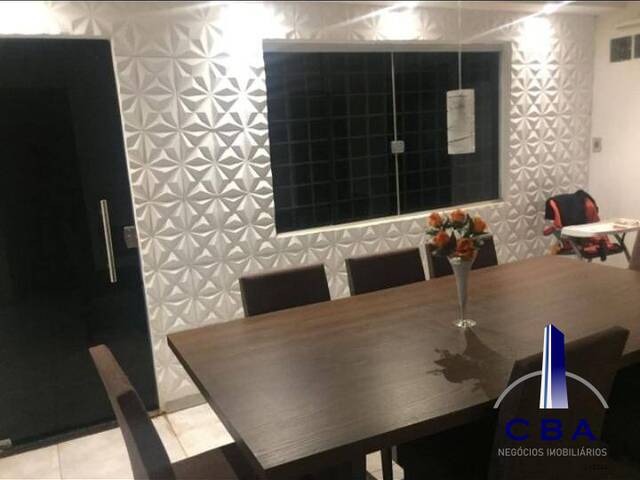 Casa para Venda em Várzea Grande - 3