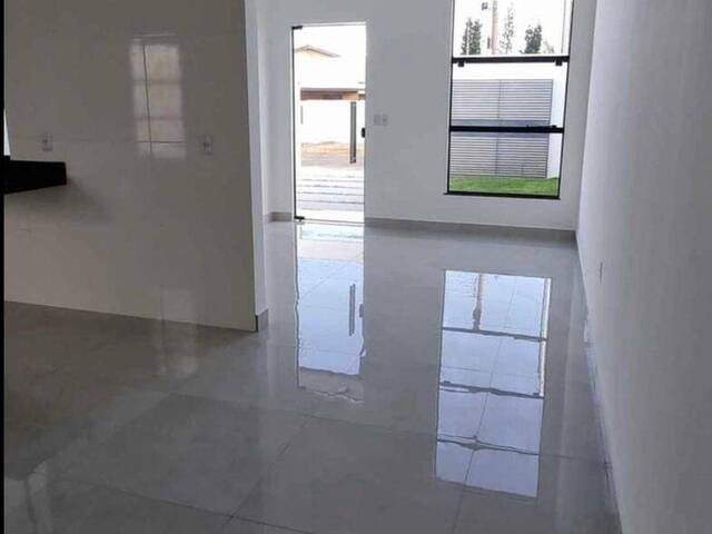 Casa para Venda em Várzea Grande - 3