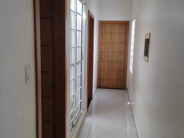 Casa para Venda em Várzea Grande - 4