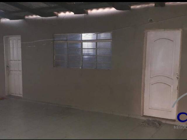 Casa para Venda em Várzea Grande - 4