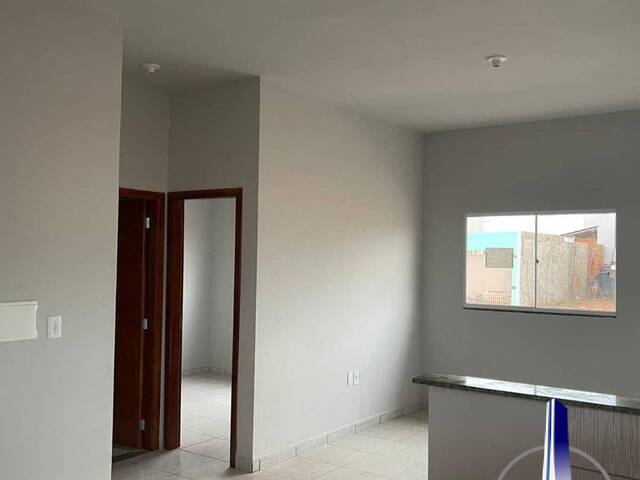 Casa para Venda em Várzea Grande - 3